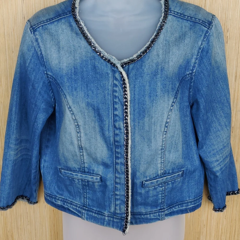 Cropped denim jacket - Picture 1 of 3